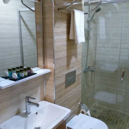 Realist Otel