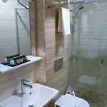 Realist Hotel