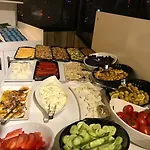 Realist Отель
