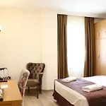Realist Отель
