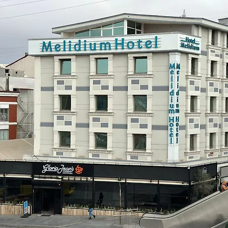 Realist Hotell