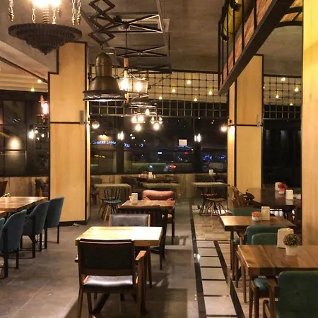 Отель Realist 3*