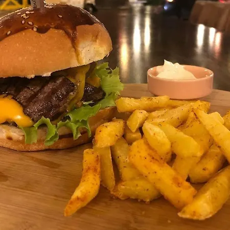 Отель Realist 3*