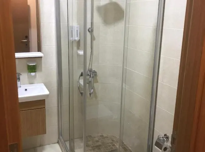 Realist Szálloda 3*