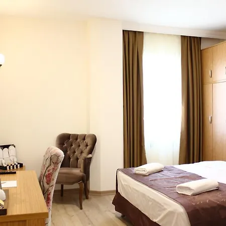 Realist Hotel