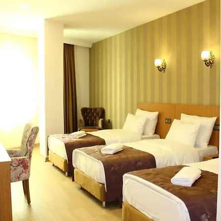 Realist Hotel