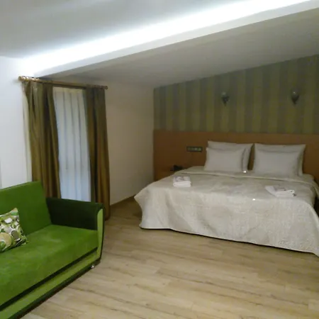 Realist Hotel 3*
