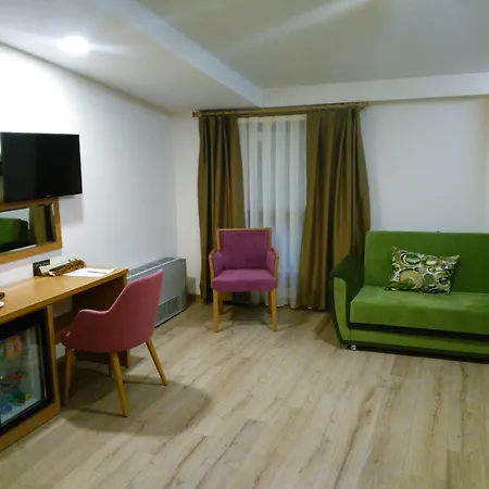 Realist Hotel