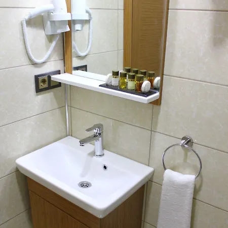 Realist Szálloda 3*