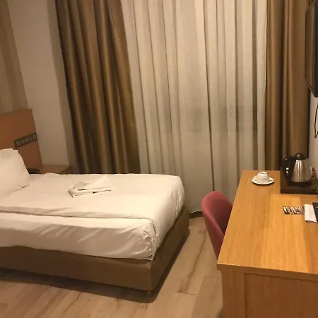 Realist Szálloda 3*